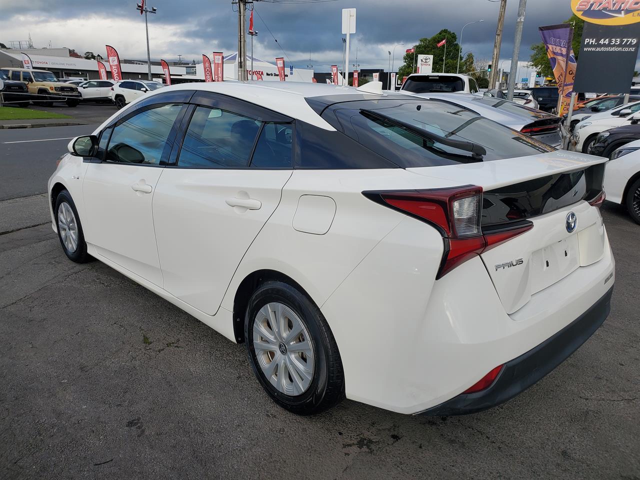 2019 Toyota Prius thumbnail