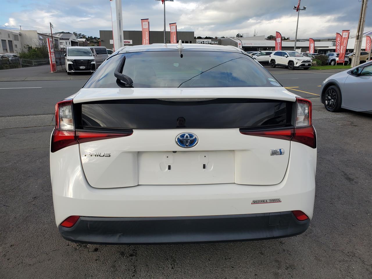 2019 Toyota Prius thumbnail