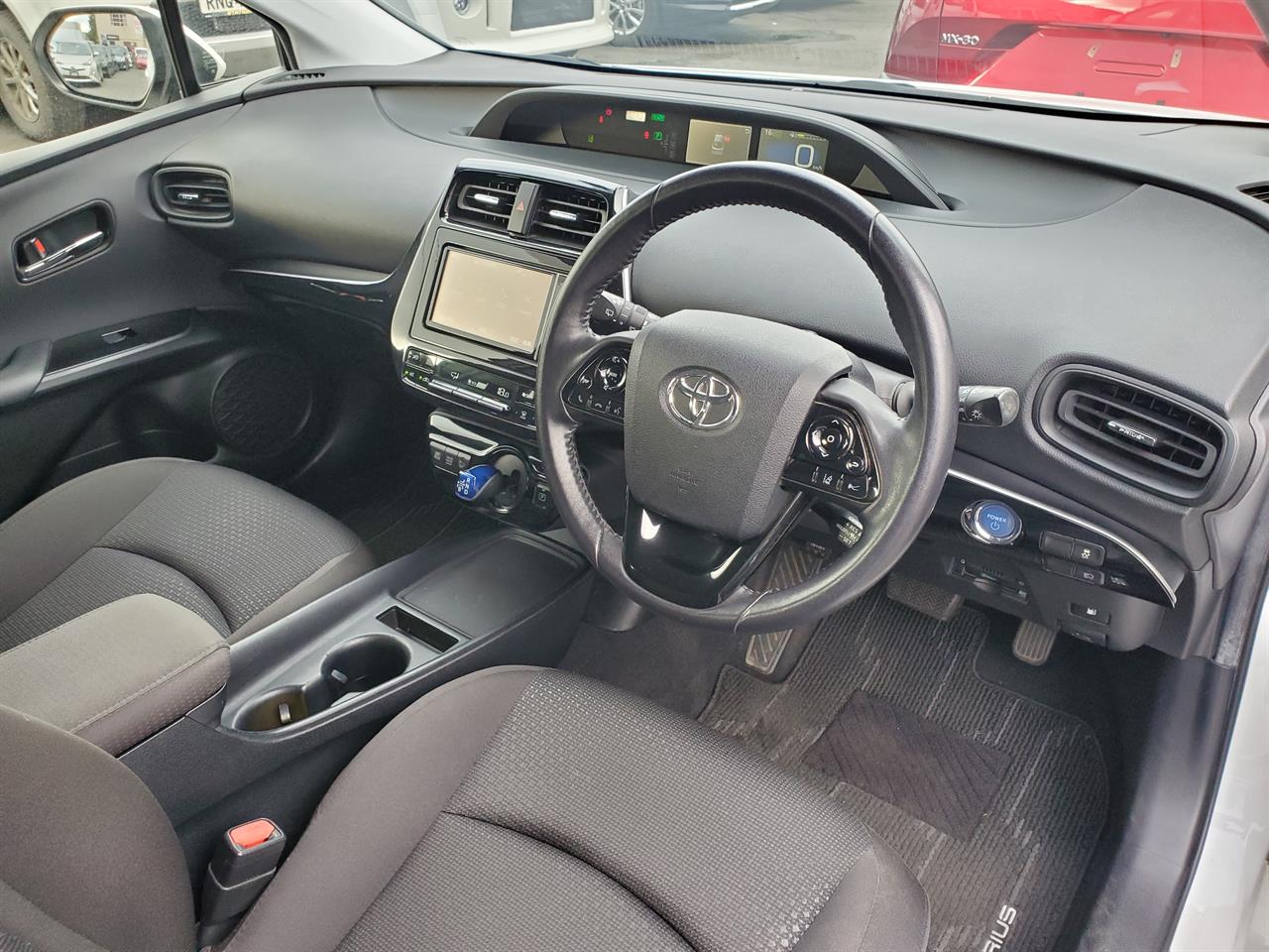 2019 Toyota Prius thumbnail