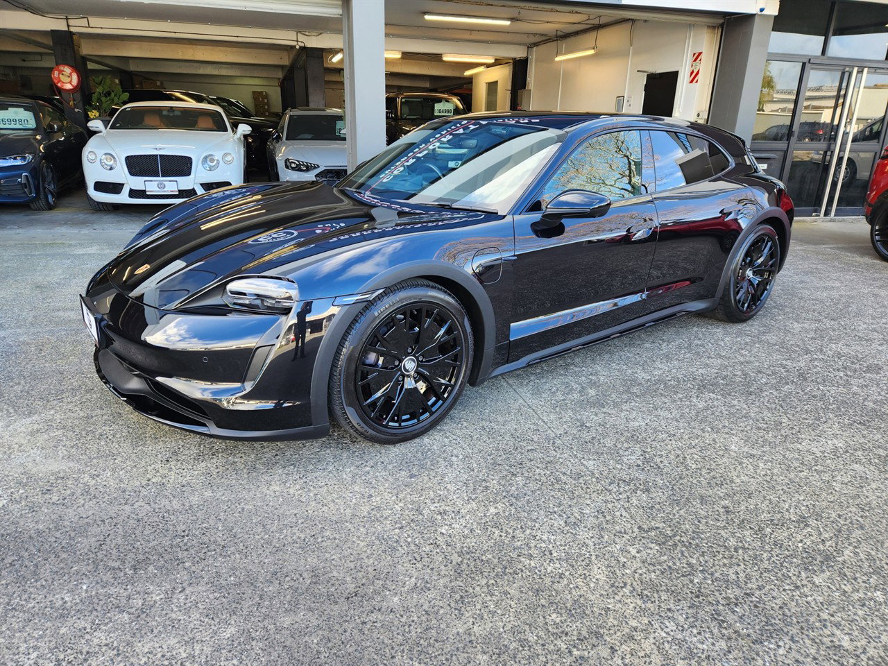 2021 Porsche Taycan thumbnail