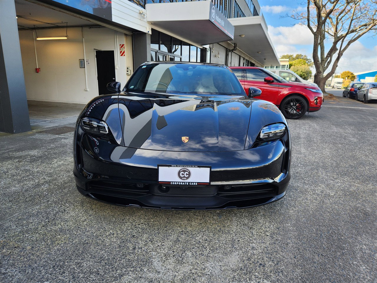 2021 Porsche Taycan thumbnail