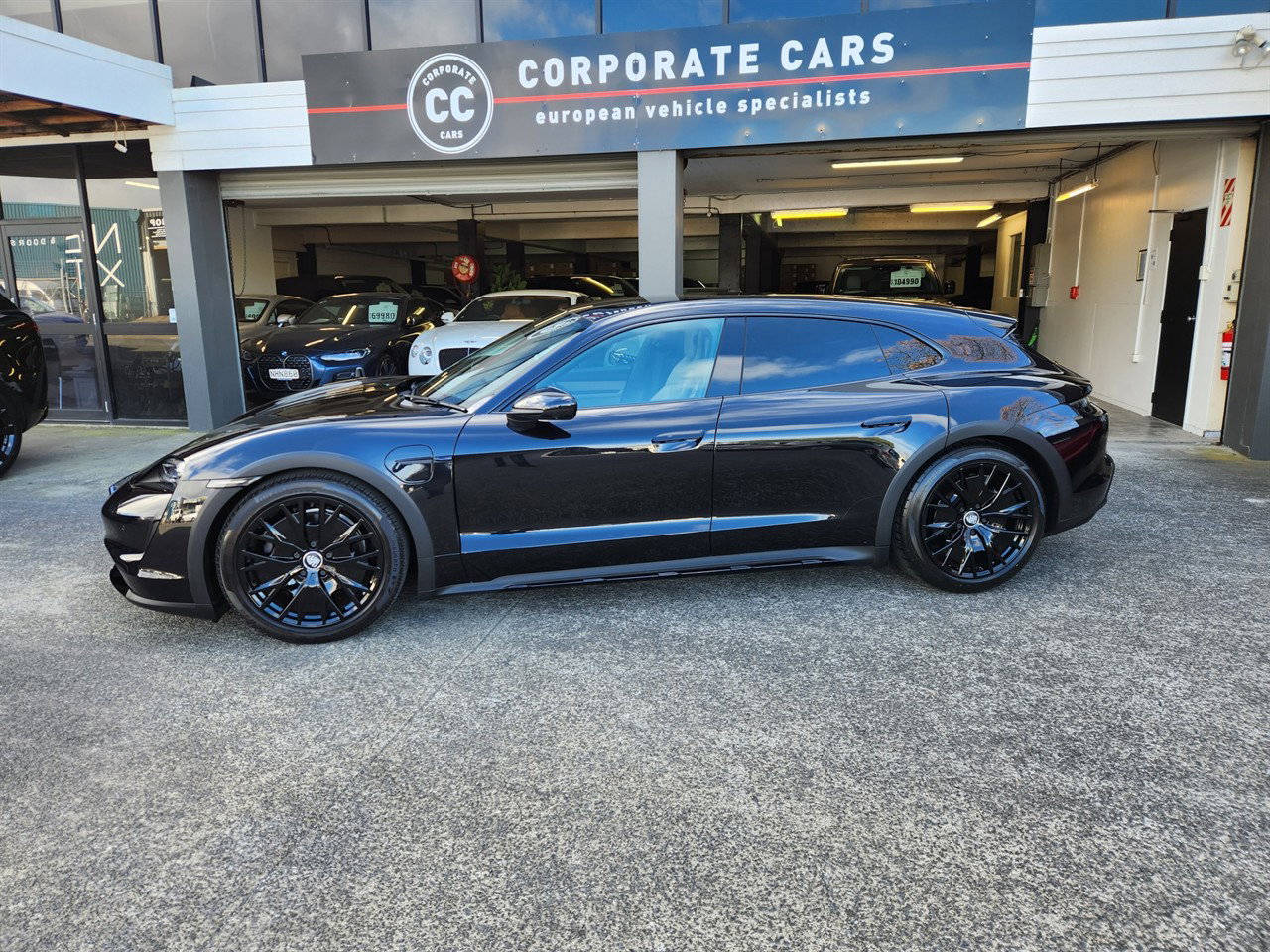2021 Porsche Taycan thumbnail