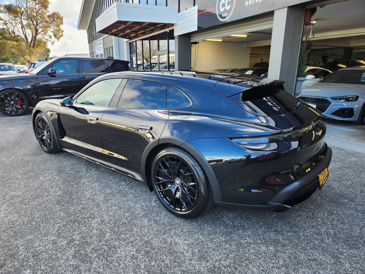 2021 Porsche Taycan thumbnail