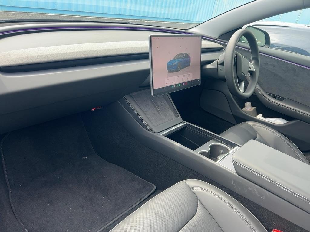 2025 Tesla Model thumbnail