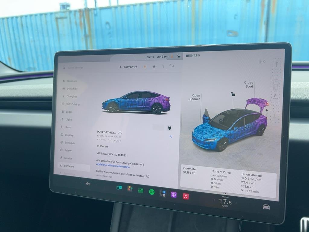2025 Tesla Model thumbnail