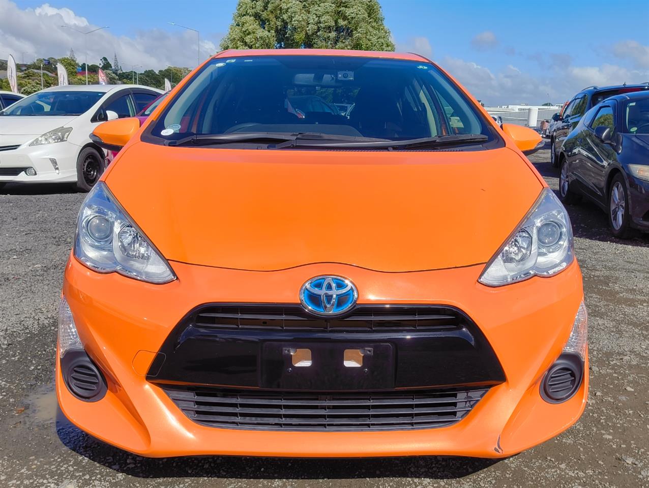 2015 Toyota Aqua thumbnail