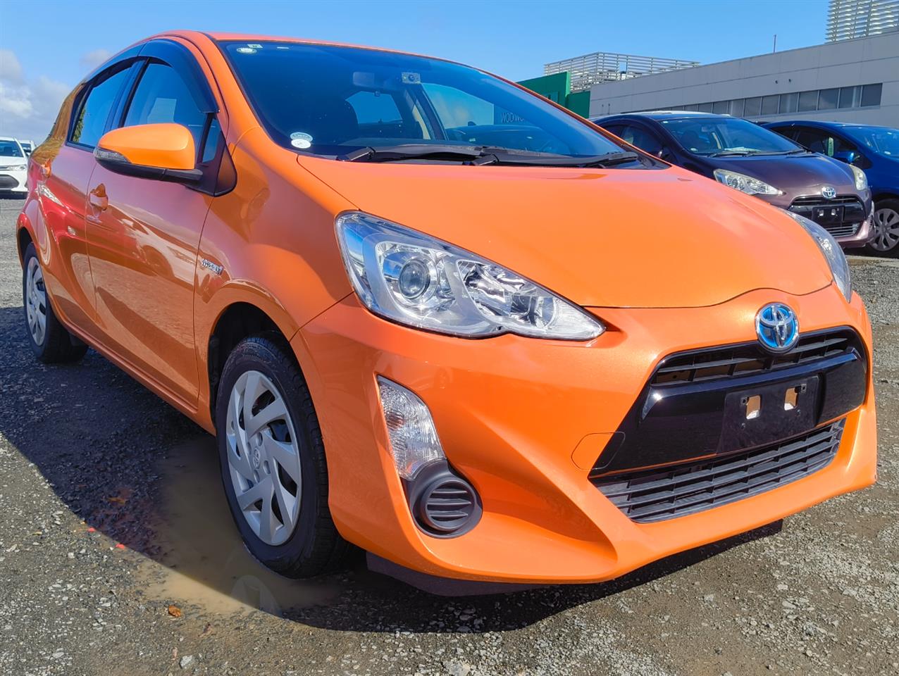 2015 Toyota Aqua thumbnail