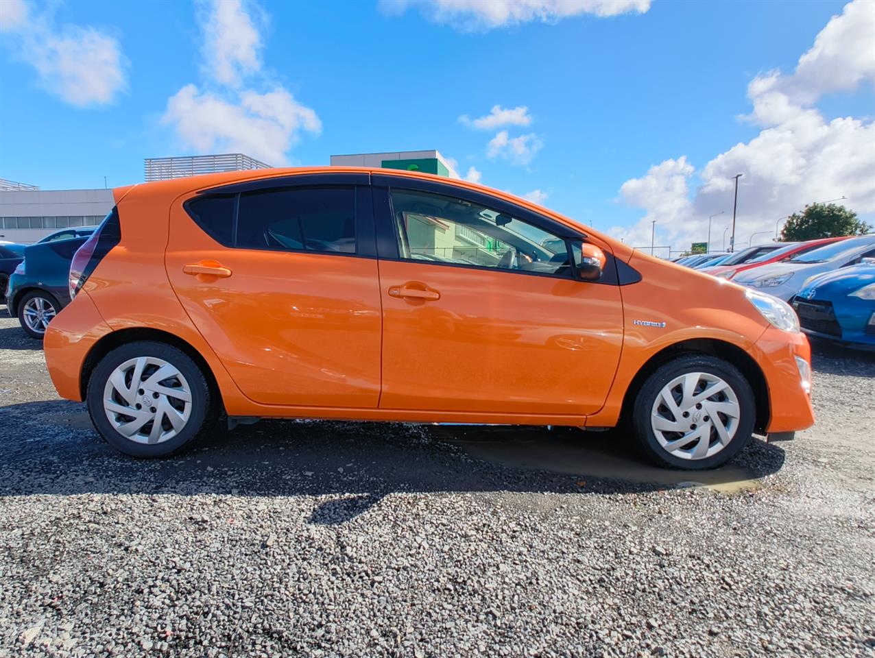 2015 Toyota Aqua thumbnail