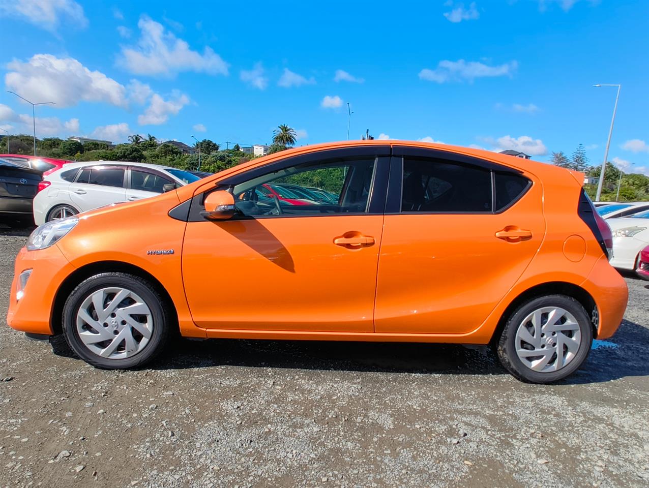 2015 Toyota Aqua thumbnail