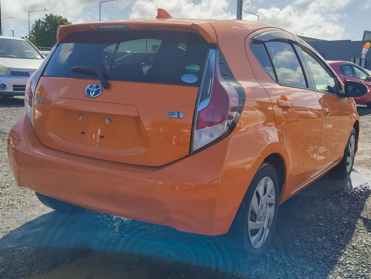 2015 Toyota Aqua thumbnail