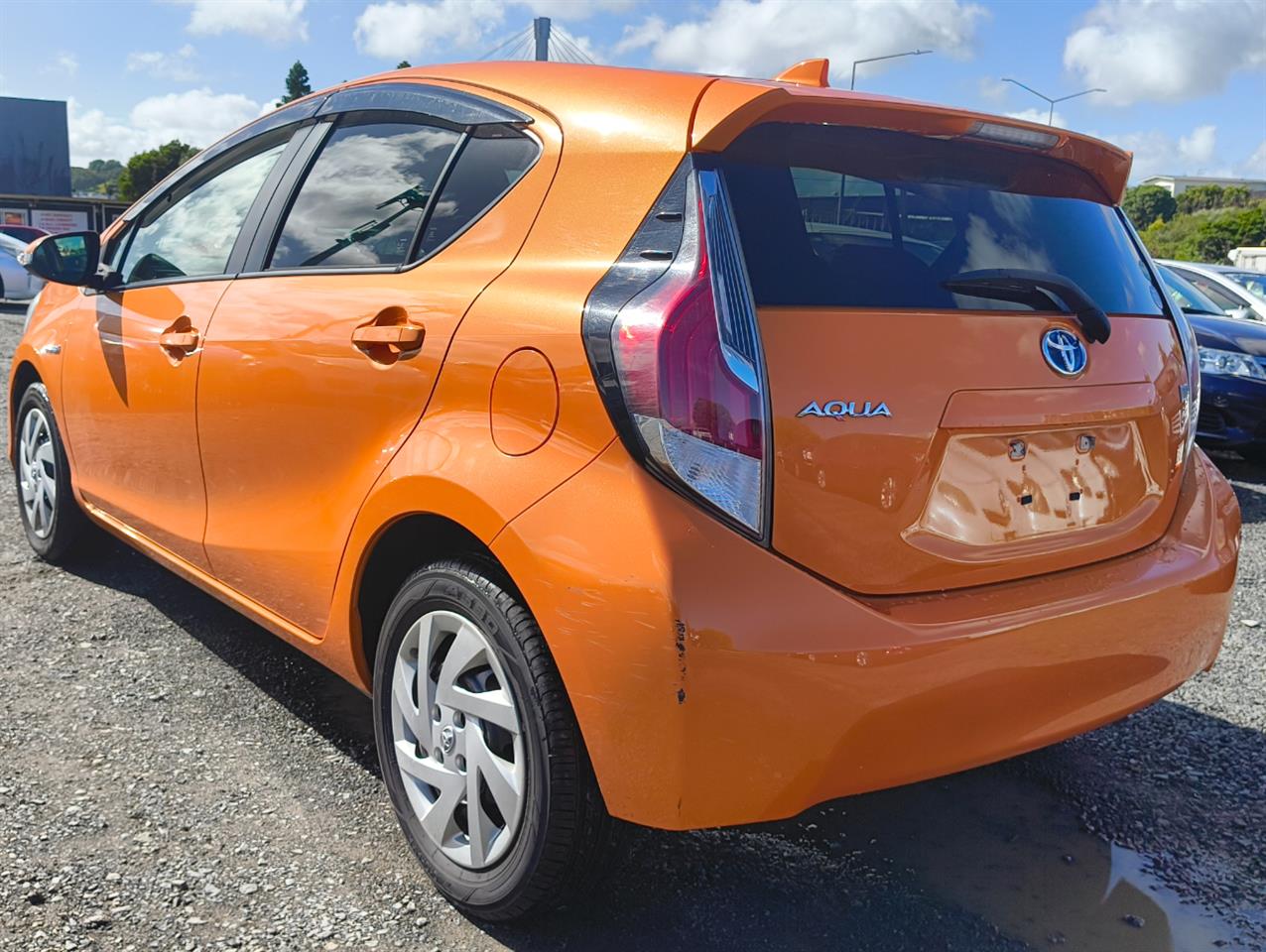 2015 Toyota Aqua thumbnail