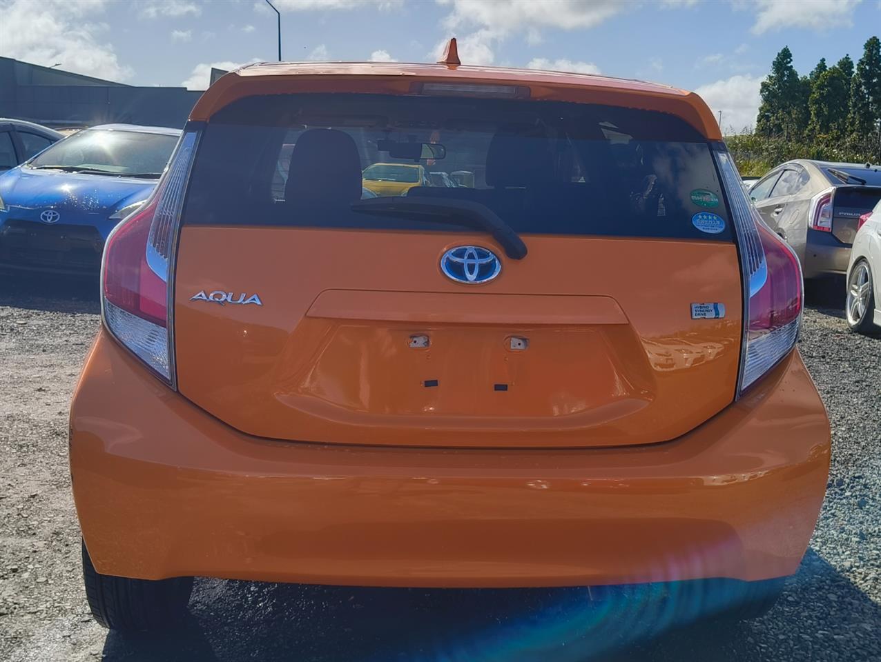 2015 Toyota Aqua thumbnail