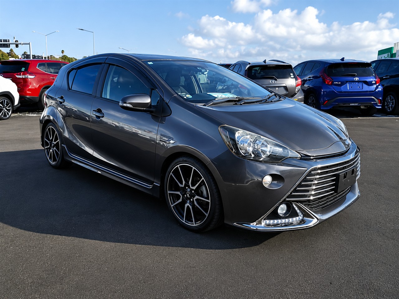 2016 Toyota Aqua thumbnail