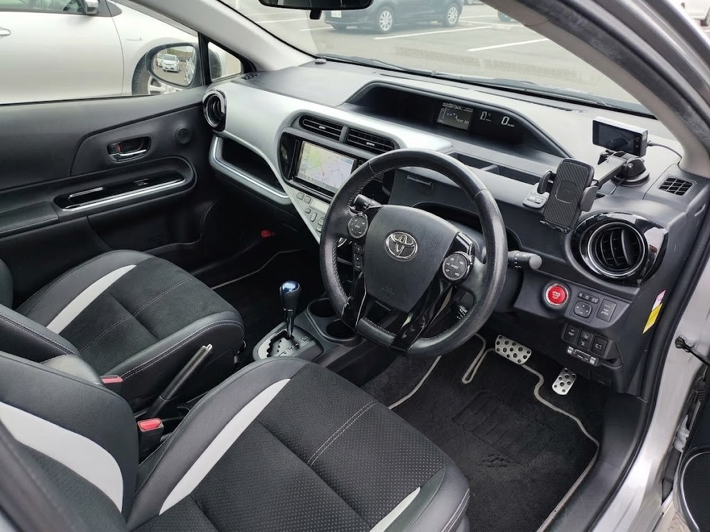 2016 Toyota Aqua thumbnail