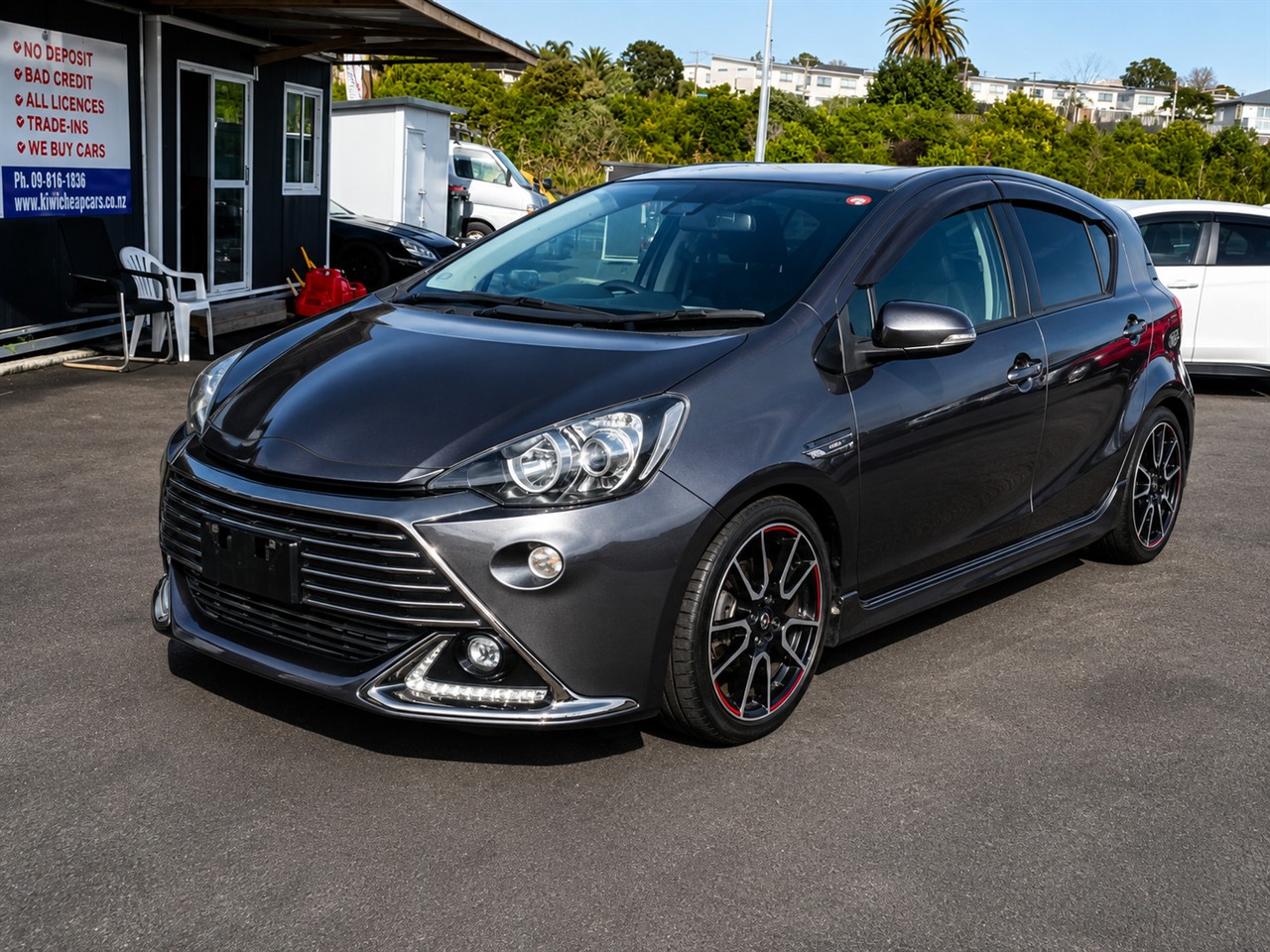 2016 Toyota Aqua thumbnail