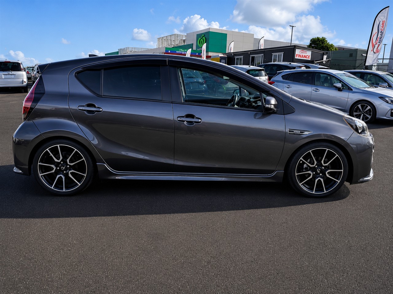 2016 Toyota Aqua thumbnail