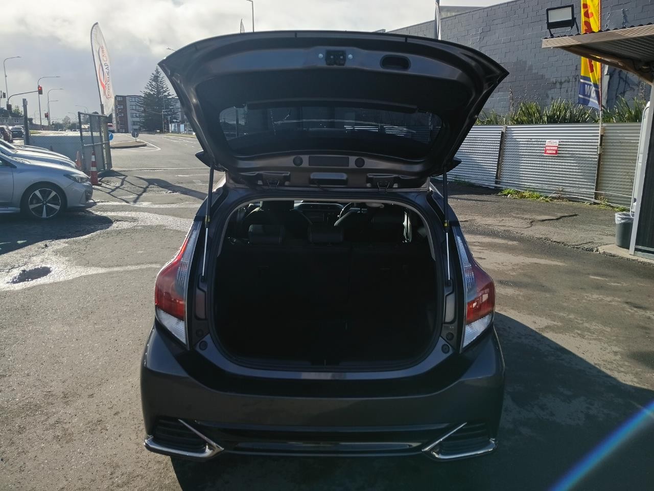 2016 Toyota Aqua thumbnail