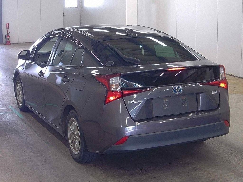 2019 Toyota Prius thumbnail