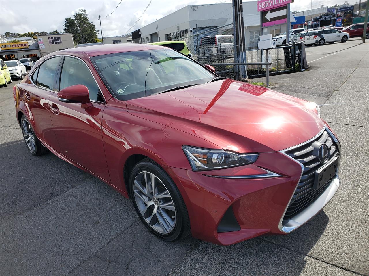 2017 Lexus IS300h thumbnail