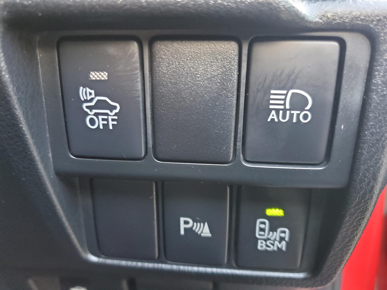 2017 Lexus IS300h thumbnail