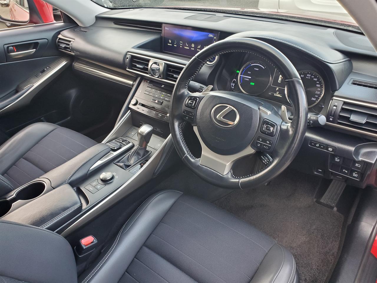 2017 Lexus IS300h thumbnail