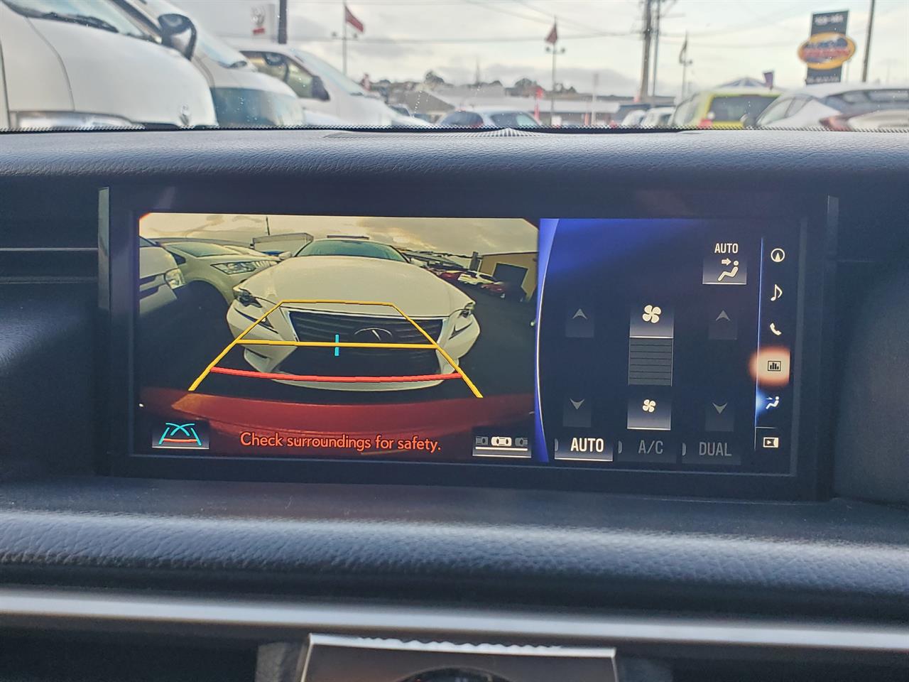 2017 Lexus IS300h thumbnail