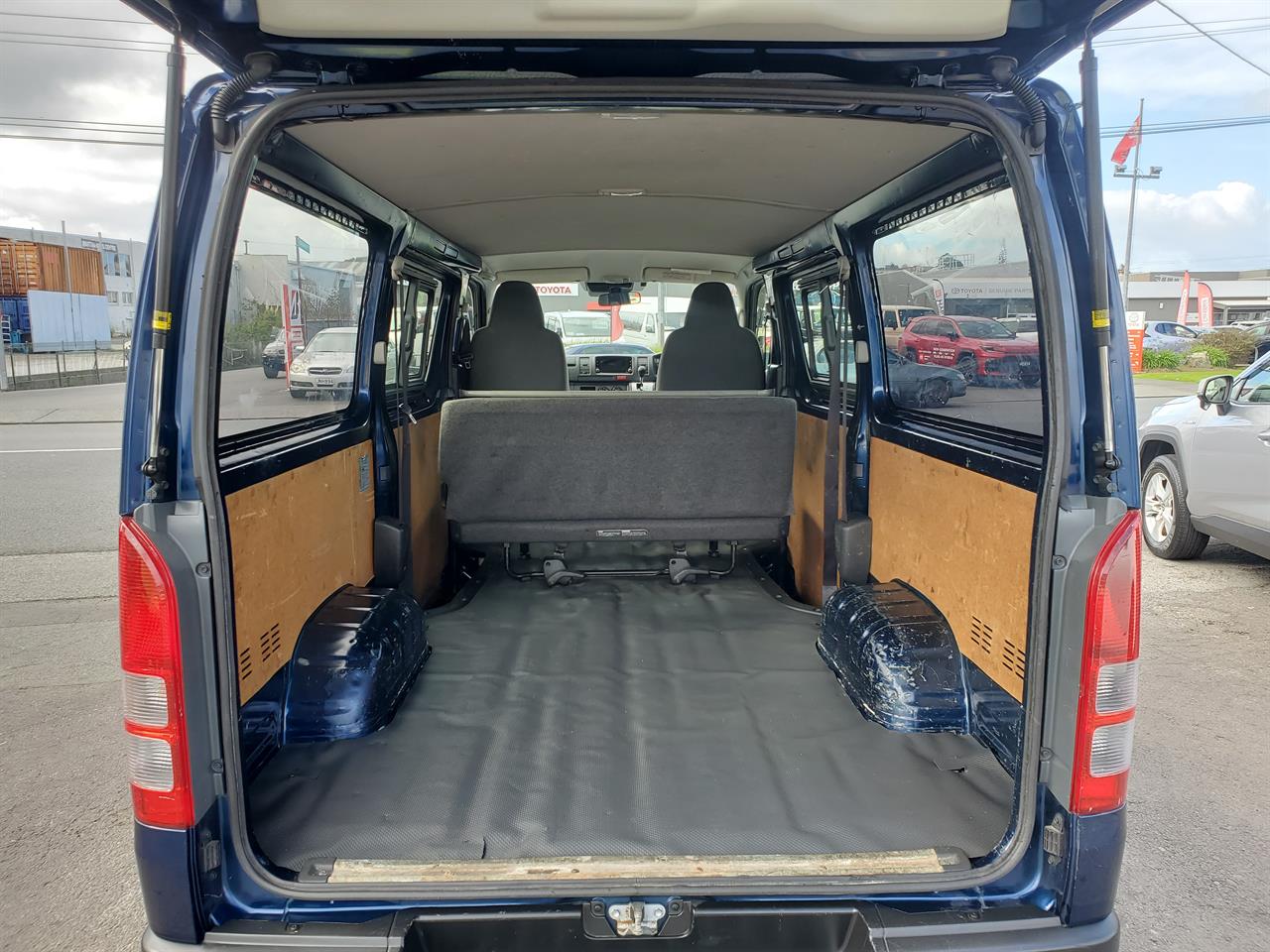 2020 Toyota Hiace thumbnail