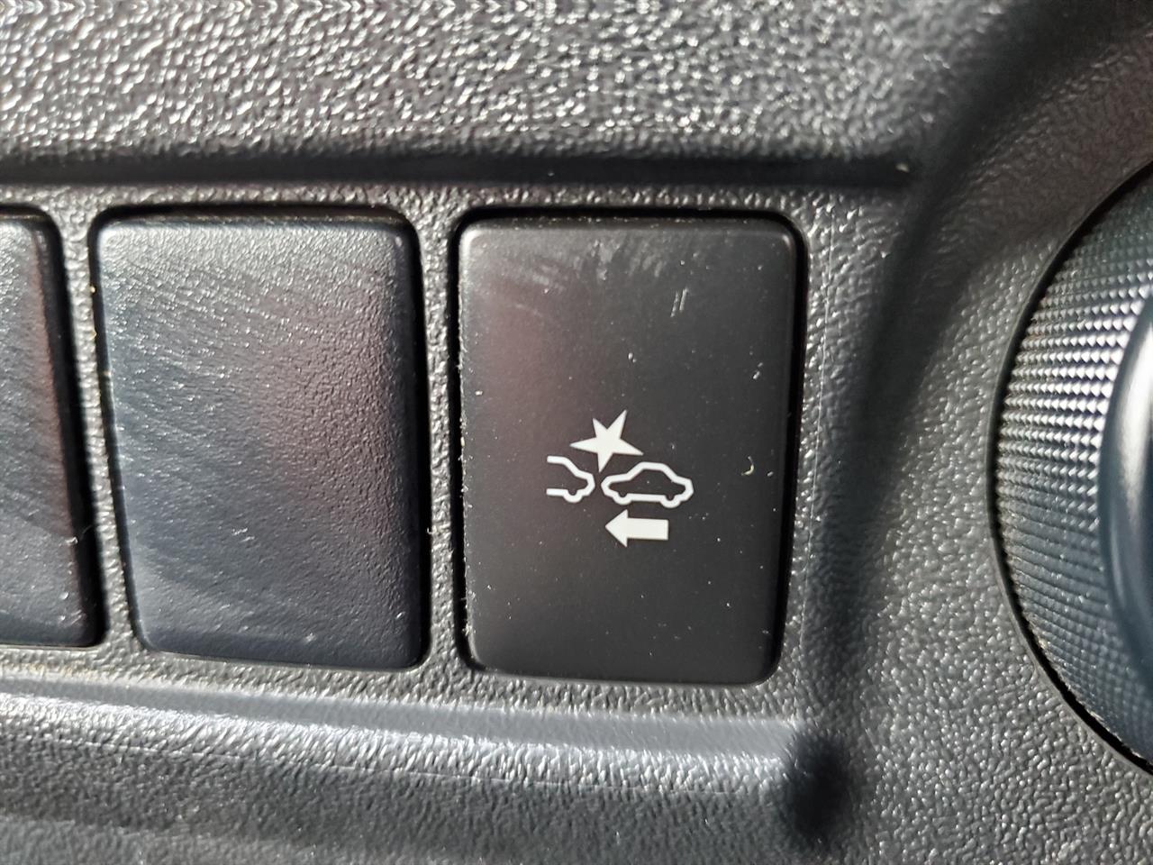2020 Toyota Hiace thumbnail