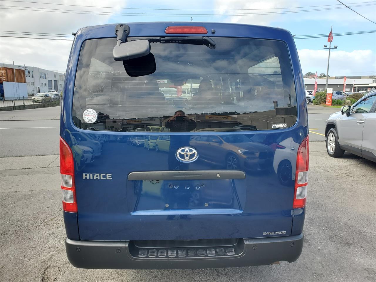 2020 Toyota Hiace thumbnail