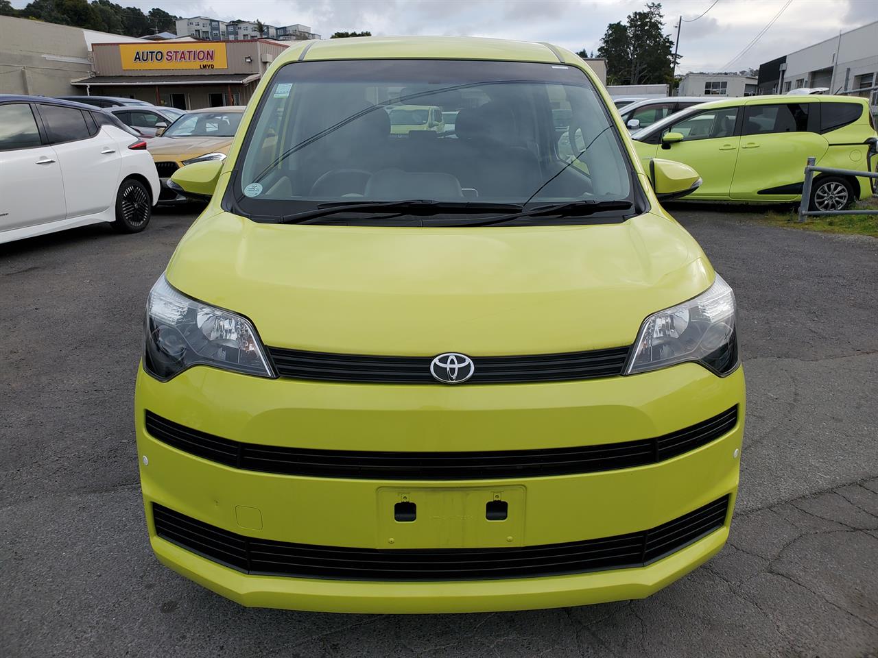 2013 Toyota Spade thumbnail