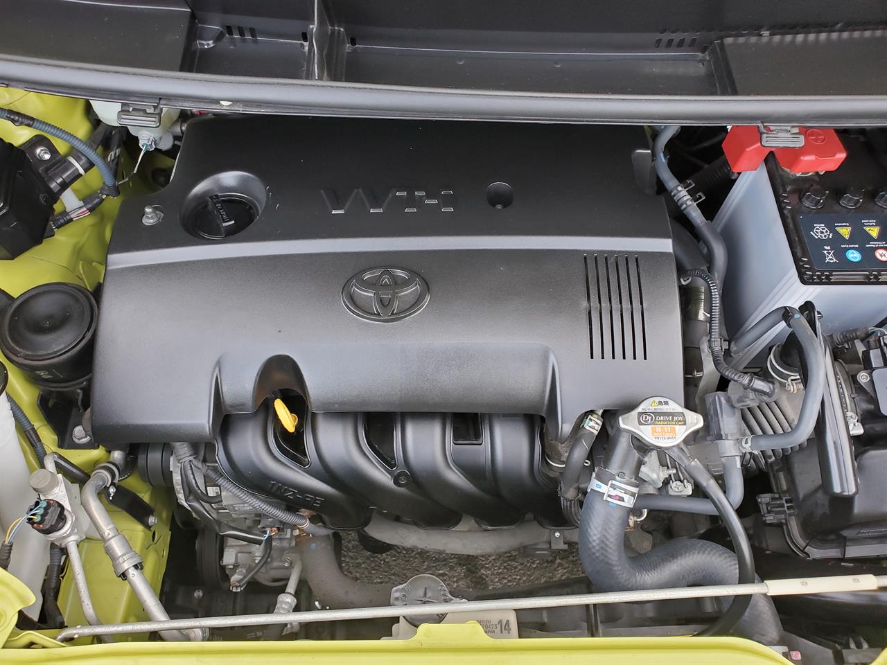 2013 Toyota Spade thumbnail