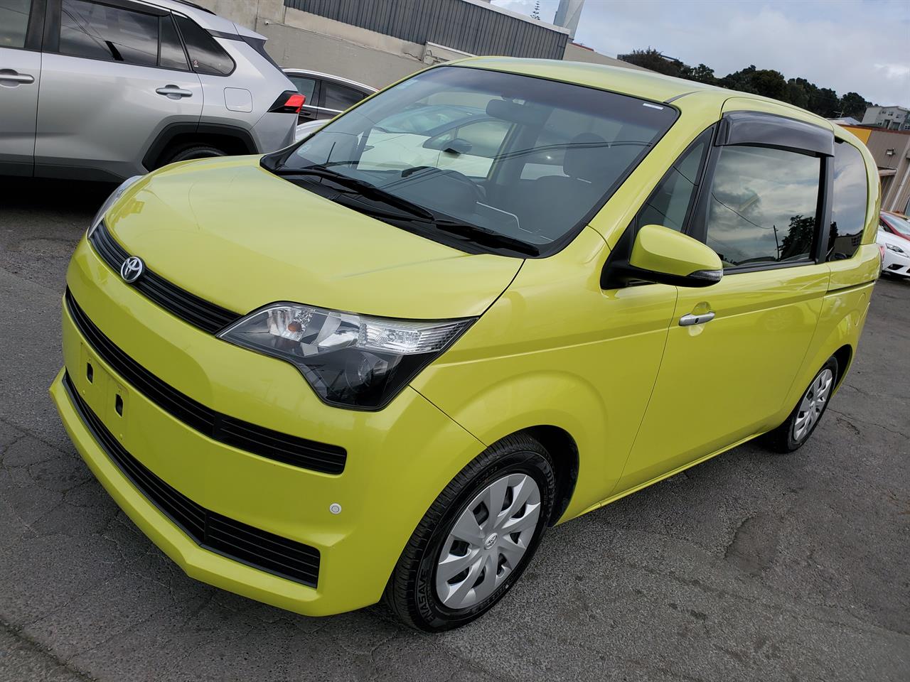 2013 Toyota Spade thumbnail
