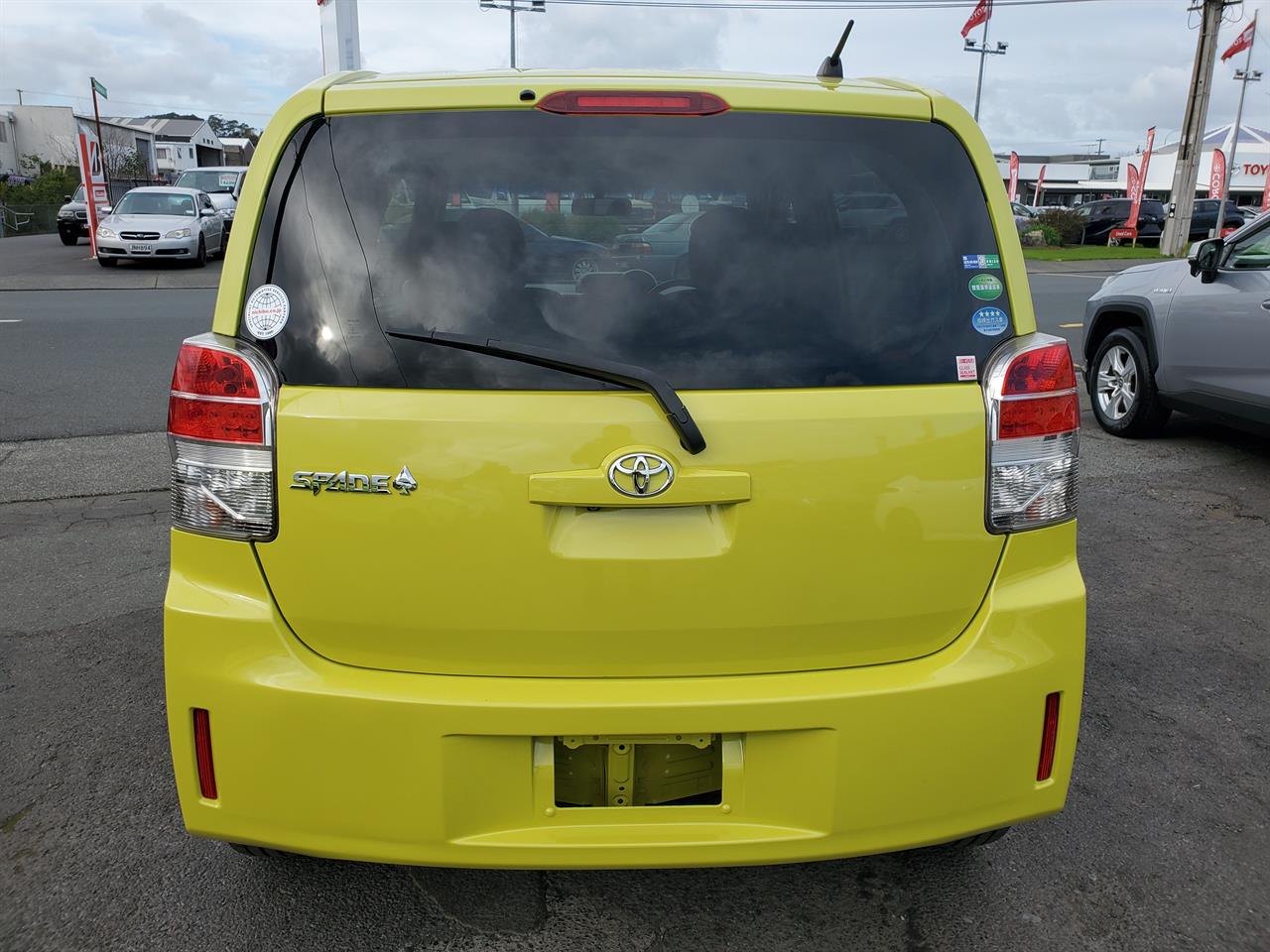 2013 Toyota Spade thumbnail