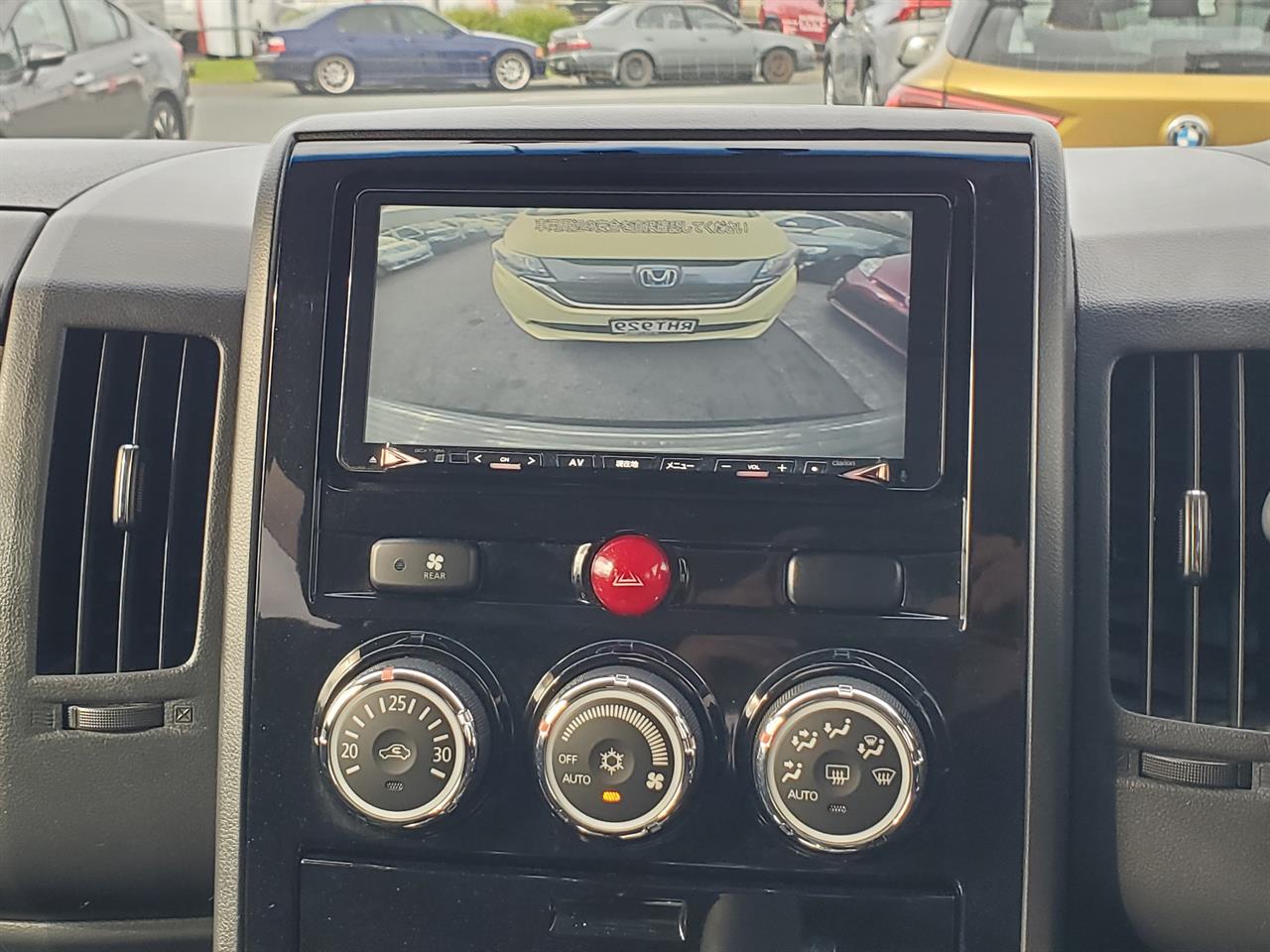 2019 Mitsubishi Delica thumbnail