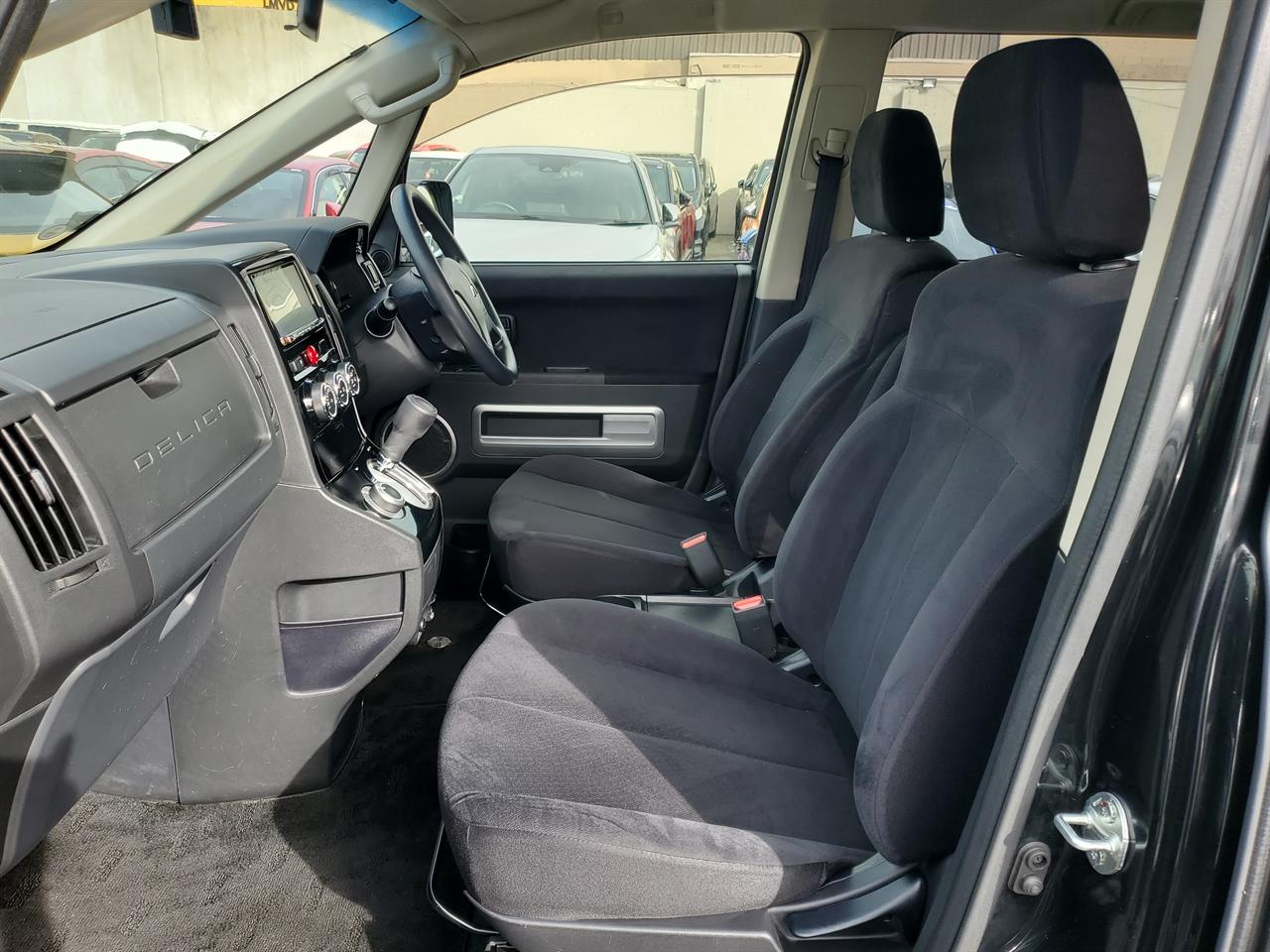 2019 Mitsubishi Delica thumbnail