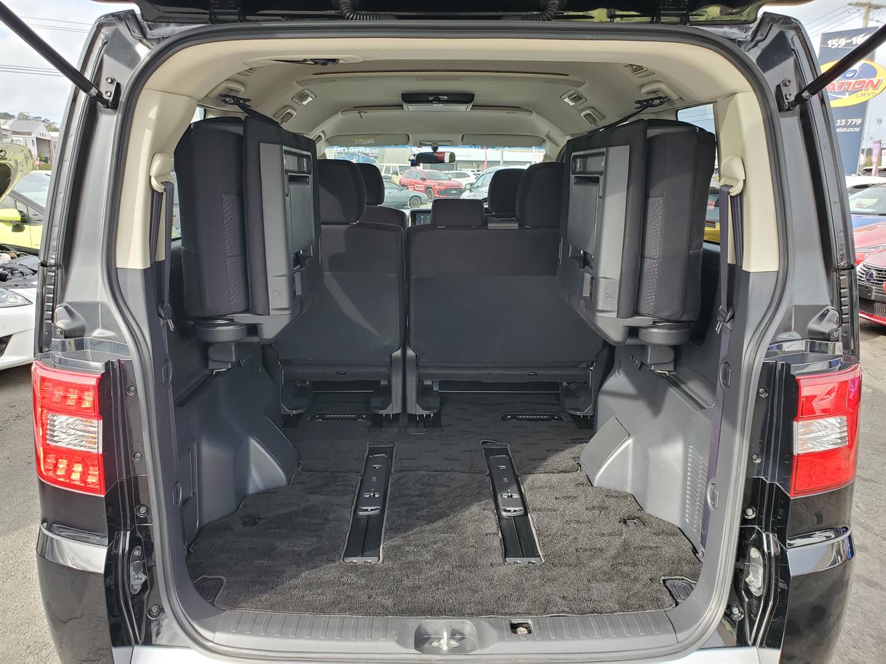 2019 Mitsubishi Delica thumbnail