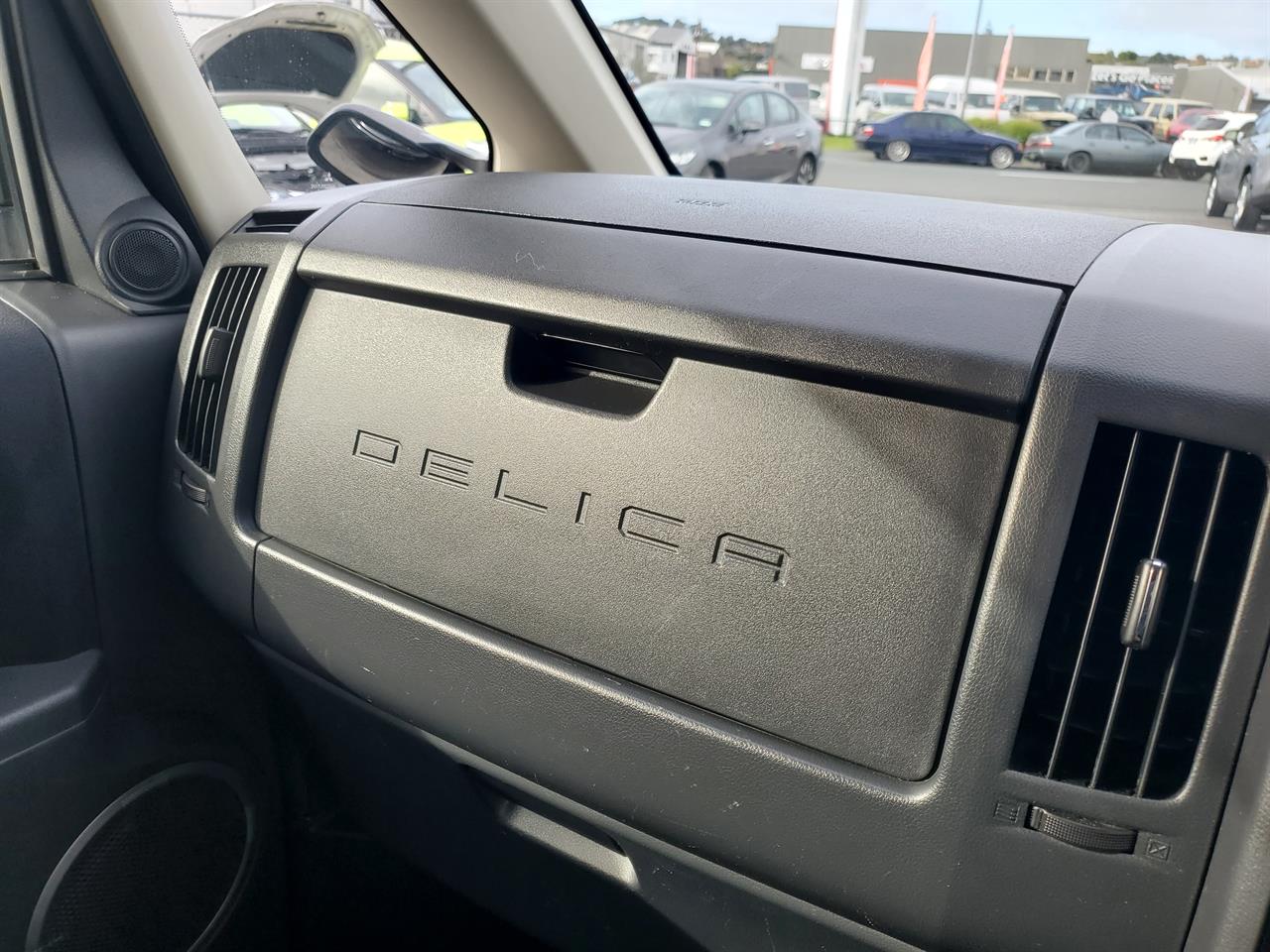 2019 Mitsubishi Delica thumbnail