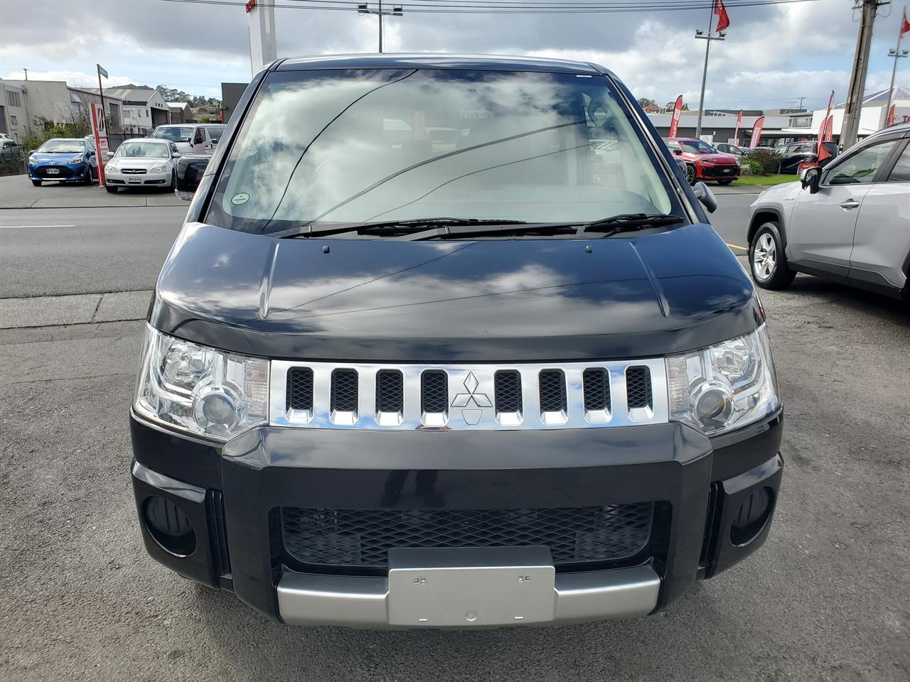 2019 Mitsubishi Delica thumbnail