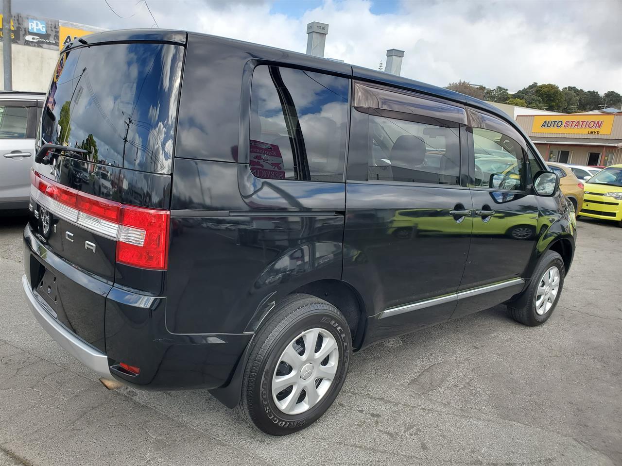 2019 Mitsubishi Delica thumbnail