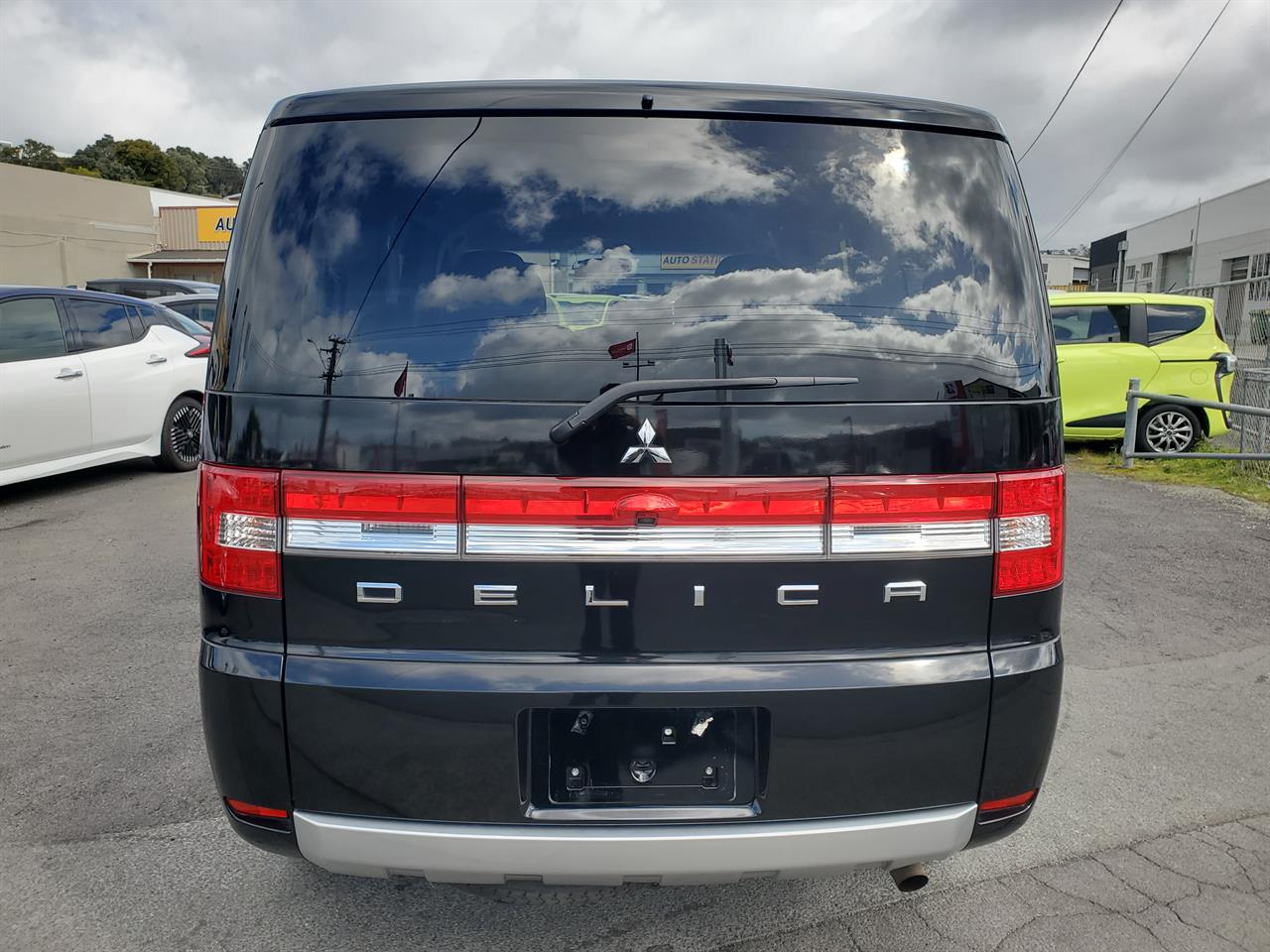 2019 Mitsubishi Delica thumbnail