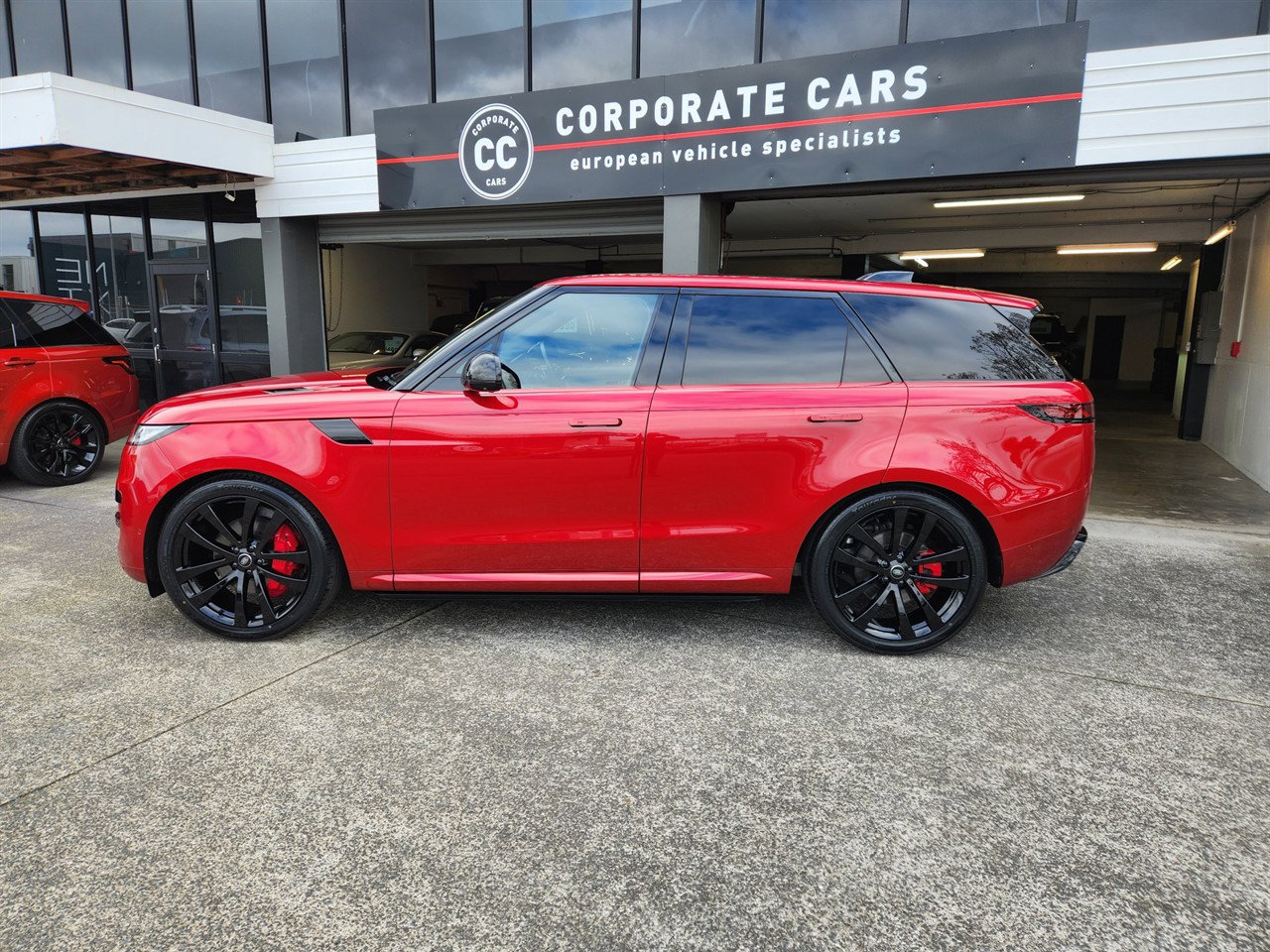 2025 Land Rover Range Rover Sport thumbnail