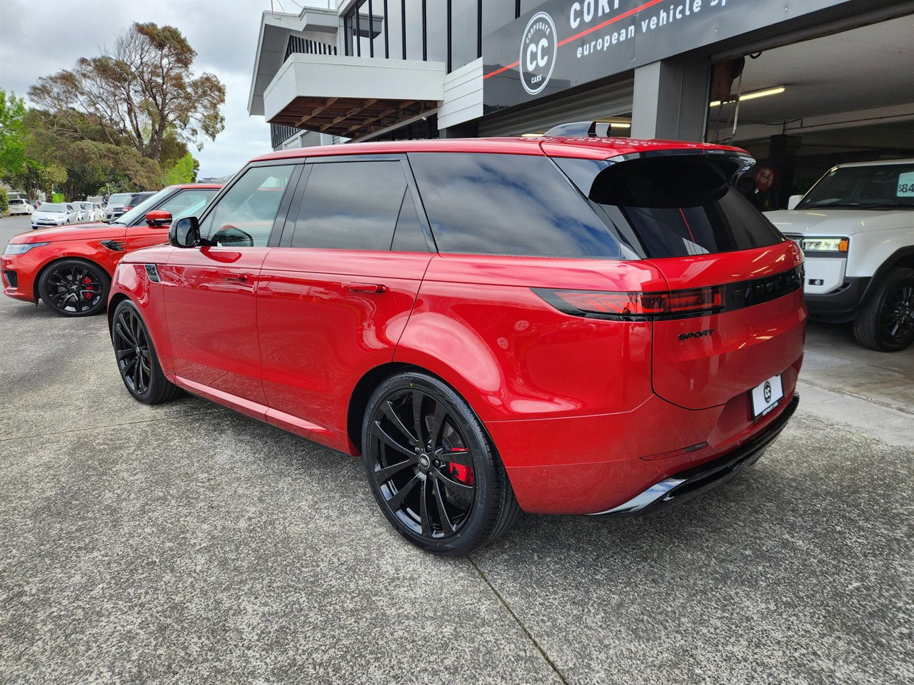 2025 Land Rover Range Rover Sport thumbnail