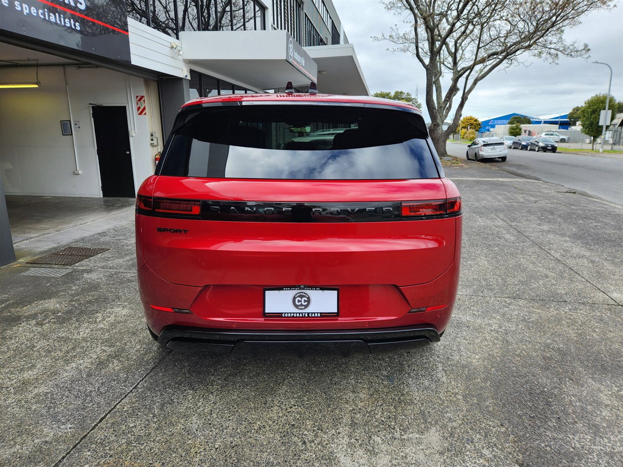 2025 Land Rover Range Rover Sport thumbnail