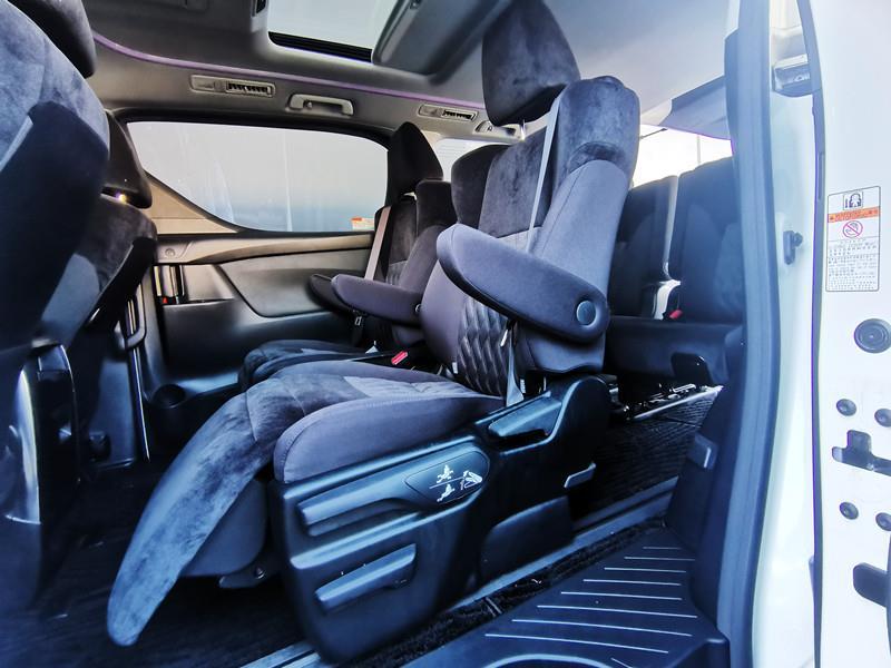 2020 Toyota Alphard thumbnail