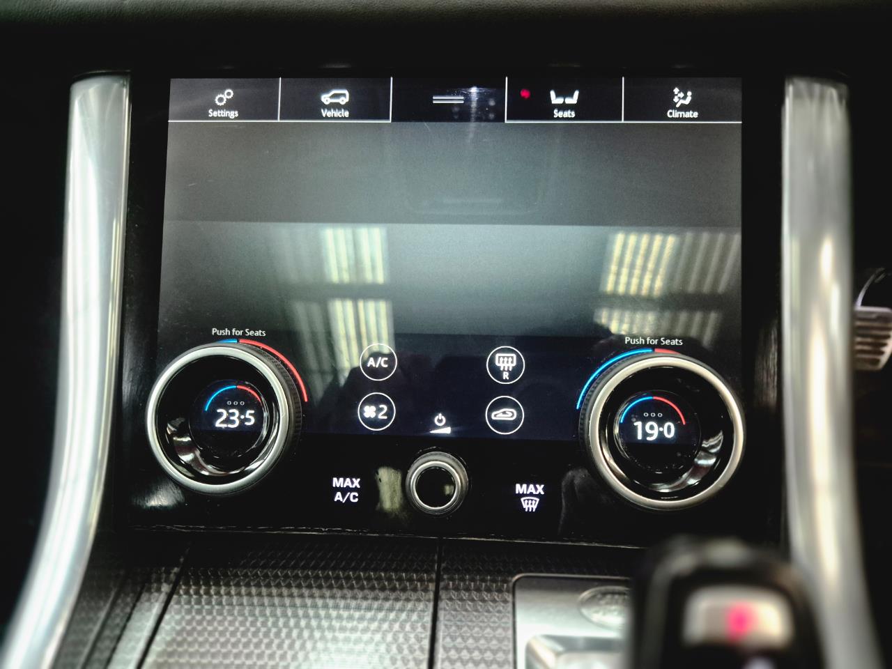 2019 Land Rover Range thumbnail