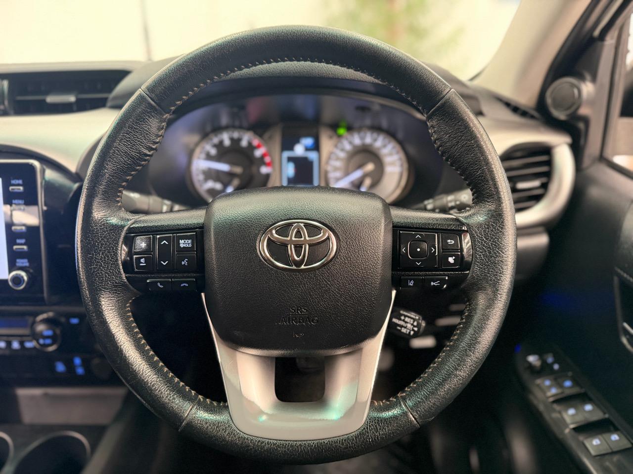 2022 Toyota Hilux thumbnail