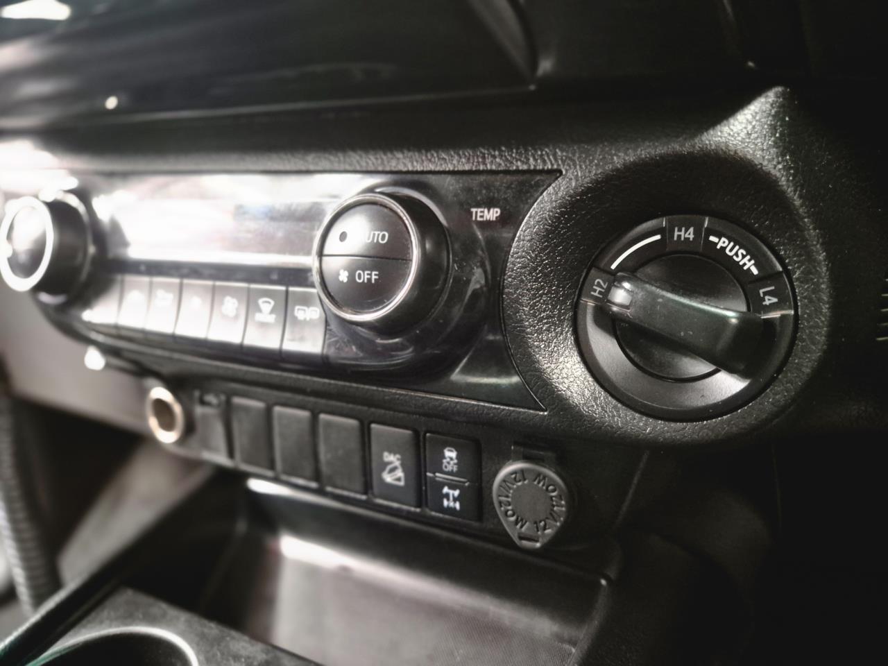 2022 Toyota Hilux thumbnail