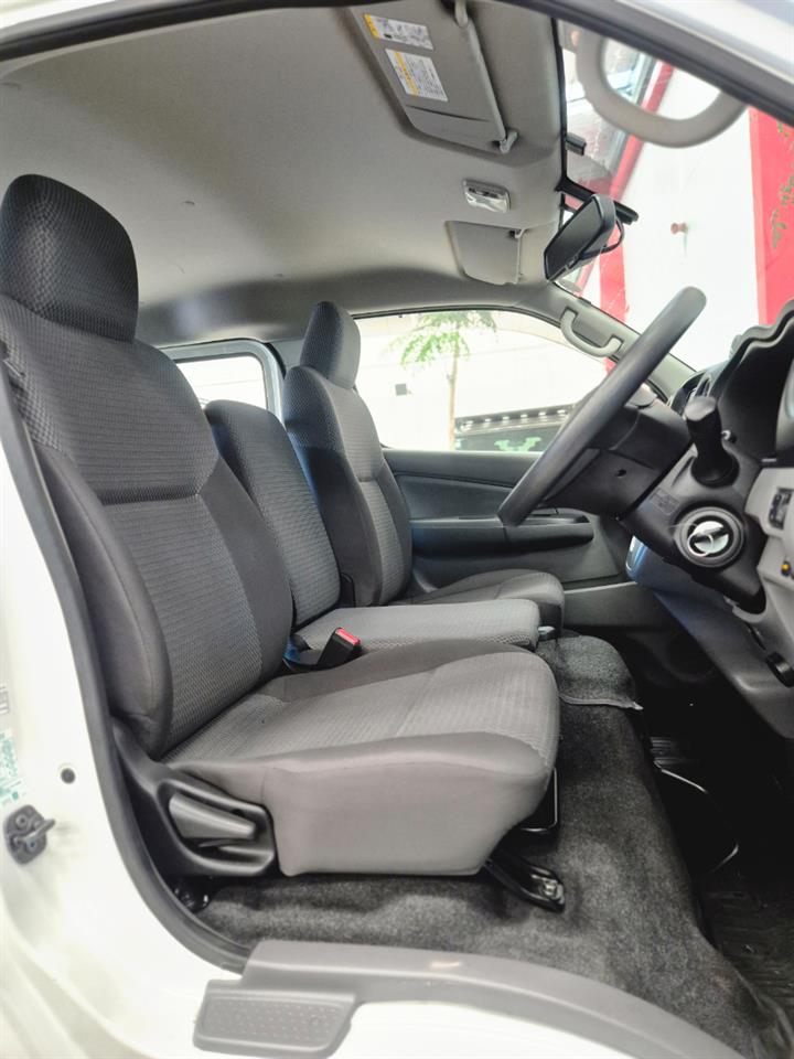 2020 Nissan Caravan thumbnail
