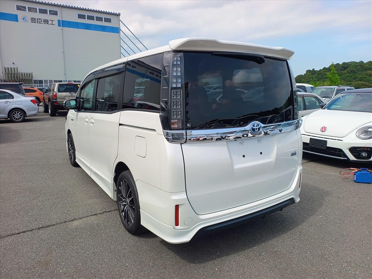 2015 Toyota Voxy thumbnail