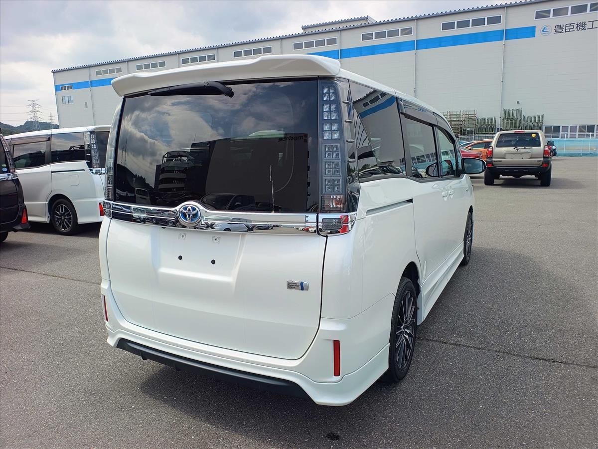 2015 Toyota Voxy thumbnail